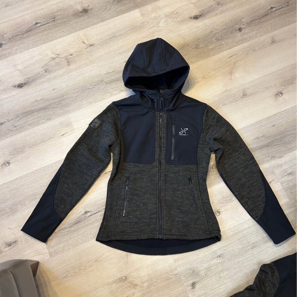 Wander Pro Women's Wool Hoodie - Black - Picture 2 of 8